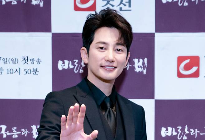 배우 박시후가 다른 가정을 파탄낸 주범이란 주장이 나와 충격을 주고 있다. 사진은 2020년 온라인 생중계로 진행된 TV조선 드라마 '바람과 구름과 비' 온라인 제작발표회에 참석한 배우 박시후. /사진=TV조선 제공