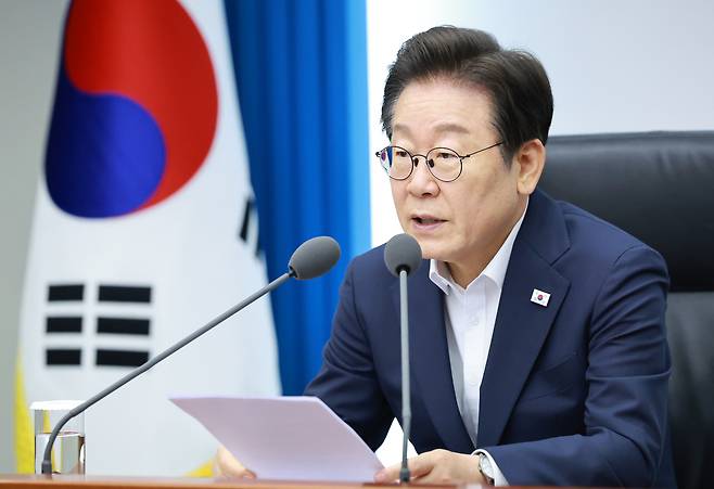 이재명 대통령이 지난달 30일 서울 용산 대통령실 청사에서 열린 비상경제점검 태스크포스(TF) 3차 회의에서 발언하고 있다. [연합]