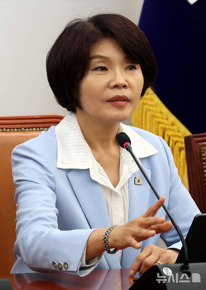 [서울=뉴시스] 조성봉 기자 = 한정애 더불어민주당 정책위의장이 7일 오전 서울 여의도 국회에서 열린 정책조정회의에서 발언을 하고 있다. 2025.08.07. suncho21@newsis.com
