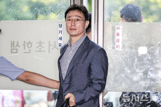 [서울=뉴시스] 정병혁 기자 = 임성근 전 해병 1사단장이 7일 서울 서초구 이명현 순직해병 특별검사 사무실로 조사를 받기 위해 줄석하고 있다. 2025.08.07. jhope@newsis.com
