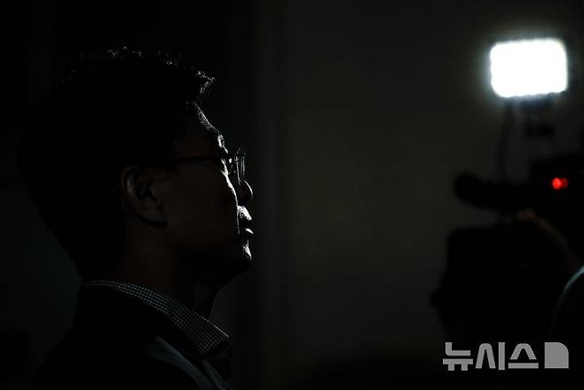 [서울=뉴시스] 정병혁 기자 = 임성근 전 해병 1사단장이 7일 서울 서초구 이명현 순직해병 특별검사 사무실로 조사를 받기 위해 줄석하고 있다. 2025.08.07. jhope@newsis.com