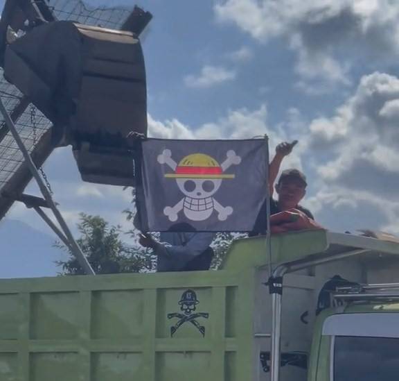 인도네시아 곳곳에 등장한 원피스 해적 깃발 [틱톡 계정 @ngurah_yoga19 캡처]
