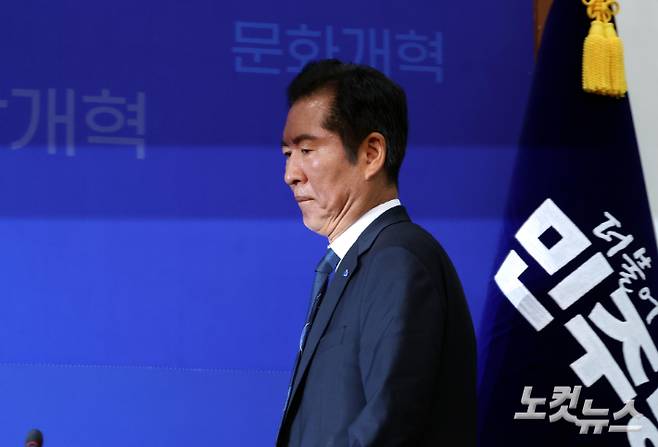 더불어민주당 정청래 대표가 6일 오전 국회에서 열린 최고위원회의에 참석하고 있다. 황진환 기자
