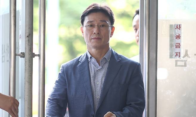 업무상 과실치사 혐의로 고발된 임성근 전 해병대 1사단장이 피의자 신분으로 조사를 받기 위해 7일 서울 서초구 서초동 순직해병특검팀으로 출석하고 있다. 연합뉴스