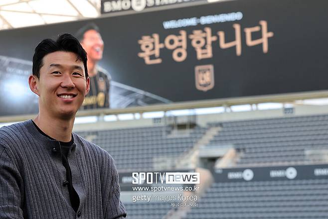 ▲ LAFC의 공동 회장이자 단장인 존 소링턴은 손흥민 영입에 대한 기쁨을 감추지 않았다. 소링턴 단장은 "손흥민은 세계적인 아이콘이자, 세계 축구에서 가장 역동적이고 뛰어난 선수 중 한 명이다. 그의 열정, 재능, 그리고 인성은 LAFC의 가치와 완벽하게 부합한다"고 영입을 기뻐했다.