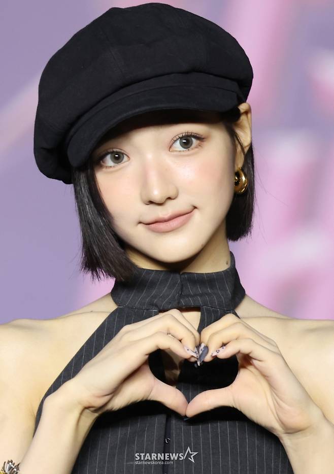 (고양=뉴스1) 권현진 기자 = 키키 지유가 2025년 7월 27일 경기도 고양시 일산서구 킨텍스 제1전시장에서 열린 ‘2025 SBS 가요대전 Summer’(이하 ‘가요대전’) 블루카펫 행사에 참석해 포즈를 취하고 있다. 2025.7.27/뉴스1  Copyright (C) 뉴스1. All rights reserved. 무단 전재 및 재배포,  AI학습 이용 금지. /사진=(고양=뉴스1) 권현진 기자