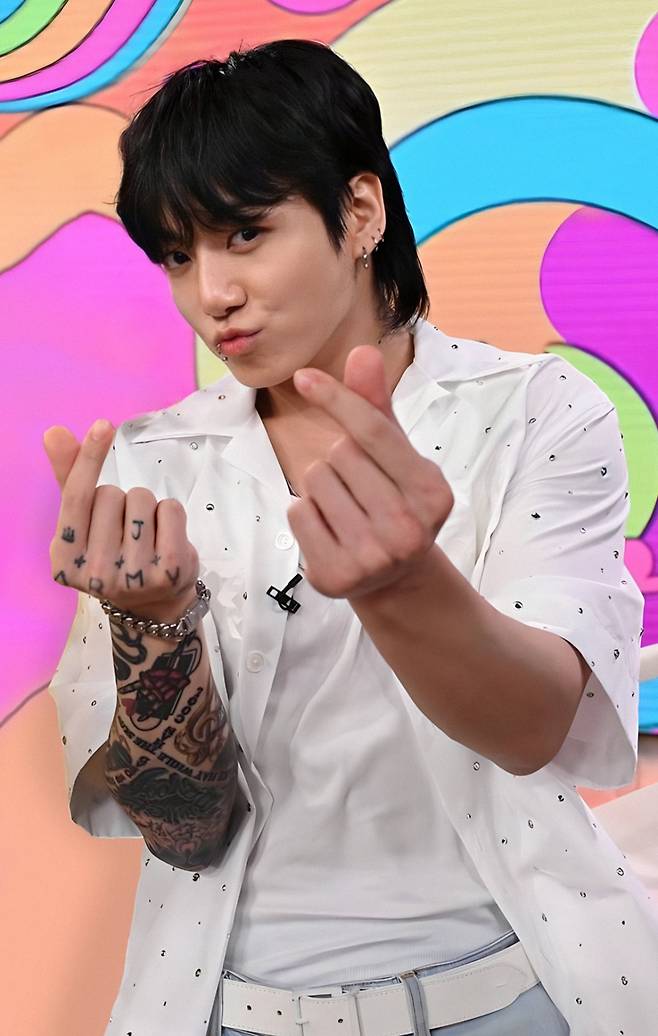 "10점 만점에 11점!" 방탄소년단 정국 '소다팝' 커버, '케데헌' 사자보이즈 멤버도 반했다