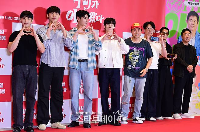 영화 ‘신의 구슬’ 출연진이 영화 ‘악마가 이사왔다’ VIP 시사회 행사에 참석하고 있다. <강영국 기자>