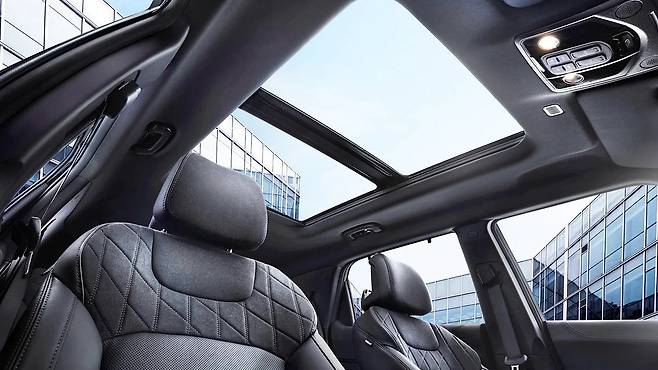 KGM 액티언 하이브리드 실내