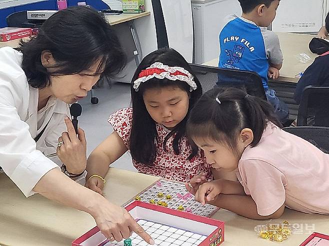 국립광주과학관 여름방학 특별프로그램에 참여하고 있는 학생들. 국립광주과학관 제공