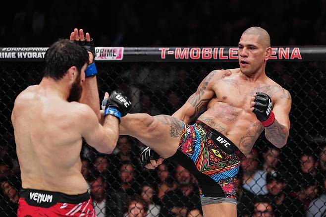 (서울=뉴스1) 서장원 기자 = UFC 라이트헤비급 챔피언 마고메드 안칼라예프(러시아)와 랭킹 1위 알렉스 페레이라(브라질)가 다시 한번 타이틀을 두고 대결한다.(UFC 제공)