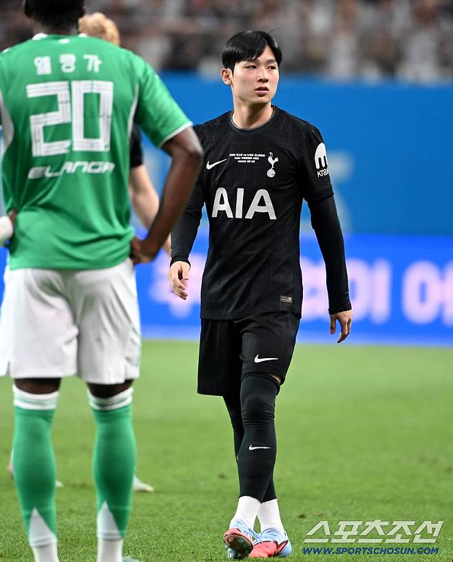 3일 서울월드컵경기장에서 열린 토트넘과 뉴캐슬의 경기, 후반 토트넘 양민혁이 교체투입되고 있다. 상암=허상욱 기자wook@sportschosun.com/2025.08.03/