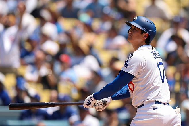 LA 다저스 오타니 쇼헤이가 지난 7일(한국시각) 세인트루이스 카디널스전에서 3회 투런홈런을 터뜨리고 있다. AFP연합뉴스