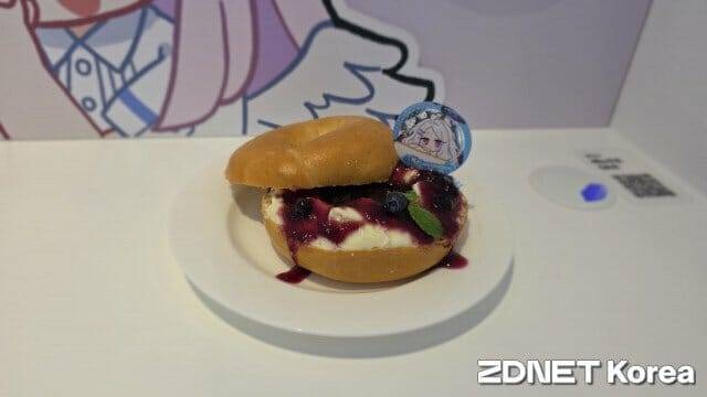 ‘히나의 블루베리 크림치즈 베이글’.