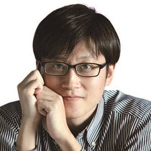 임희윤 - 문화평론가, 현 한국대중 음악상 선정위원, ‘예술기: 예술과 기술을 이야기하는  8인의 유니버스’ ‘한국 대중음악 명반 100(공저)’ 저자