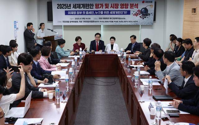 송언석 국민의힘 비상대책위원장 겸 원내대표가 7일 서울 여의도 의원회관에서 열린 '2025년 세제개편안 평가 및 시장 영향 분석, 이재명 정부 첫 증세안 누구를 위한 세제개편인가?' 토론회에서 모두발언을 하고 있다. 뉴시스