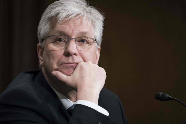 크리스토퍼 월러 미국 연방준비제도(Fed·연준) 이사가 2020년 2월 워싱턴에서 열린 연방준비제도이사회(FRB) 위원 지명 청문회에서 상원 은행·주택·도시위원회에 증언하고 있다. 워싱턴=AFP 연합뉴스