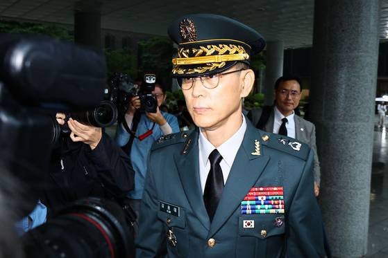 김용대 드론작전사령관이 무인기 작전과 관련해 피의자 신분으로 조사를 받기 위해 지난달 17일 서울고등검찰청에 마련된 조은석 내란 특검 사무실에 출석하고 있다. 김종호 기자