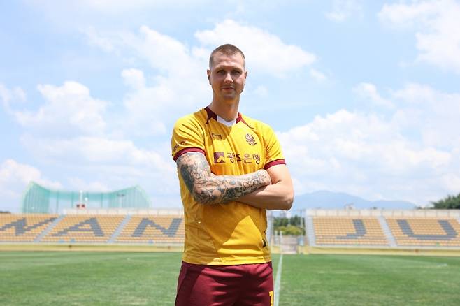 ▲ Gwangju FC (Gwangju FC) recruited targeted striker Fried Jonson with a physical and left foot decision on the 6th on the 6th.