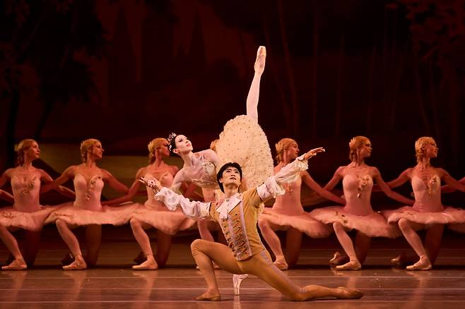 지난달 19일, <잠자는 숲속의 미녀> 중 김기민과 빅토리야 테레시키나. Mikhail Vilchuk ©Mariinsky Theatre