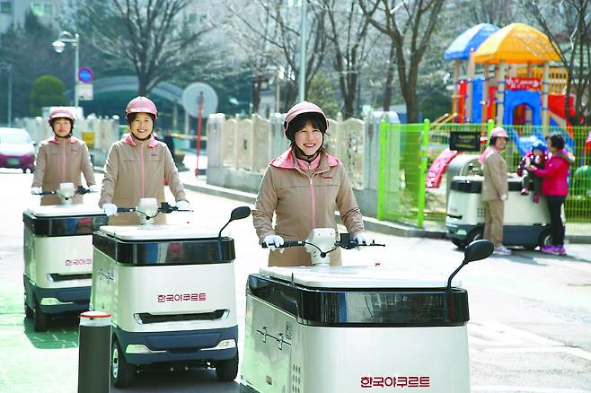 The ″Yakult Ajumma″ couriers, typically middle-aged women in uniform who ride around in delivery carts, were rebranded as ″Fresh Managers″ in 2019. [YAKULT]