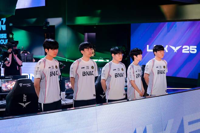 BNK 피어엑스 선수단. 라이엇 게임즈 제공