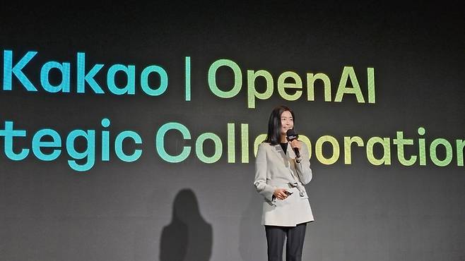 정신아 카카오 대표이사가 4일 서울 중구 태평로 더플라자호텔에서 열린 미디어데이에서 인사를 하고 있다. [이가람 기자]