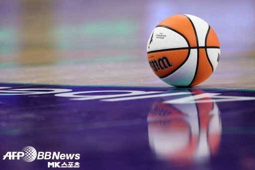 WNBA 경기 도중 코트에 성인용품이 날아와 논란이 되고 있다. 사진=ⓒAFPBBNews = News1