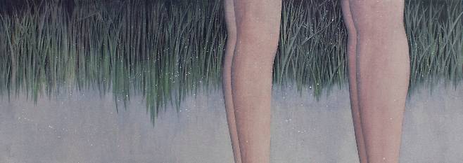 김영현, '두 사람(Two Beings)', 광목에 채색, 호분, 50 x 140 cm(2024). 김리아갤러리 제공