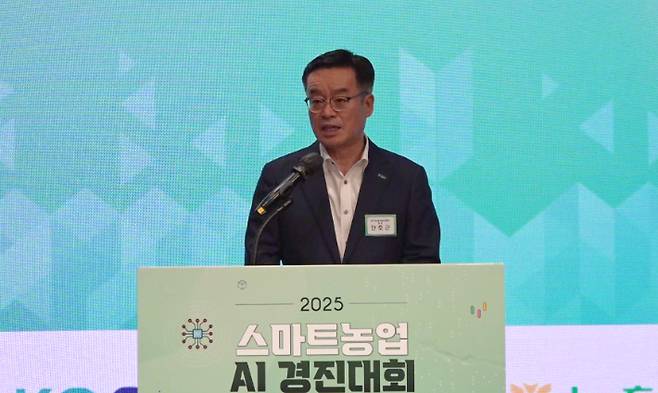 환영사 중인 한국농업기술진흥원 안호근 원장. 노컷TV 캡처