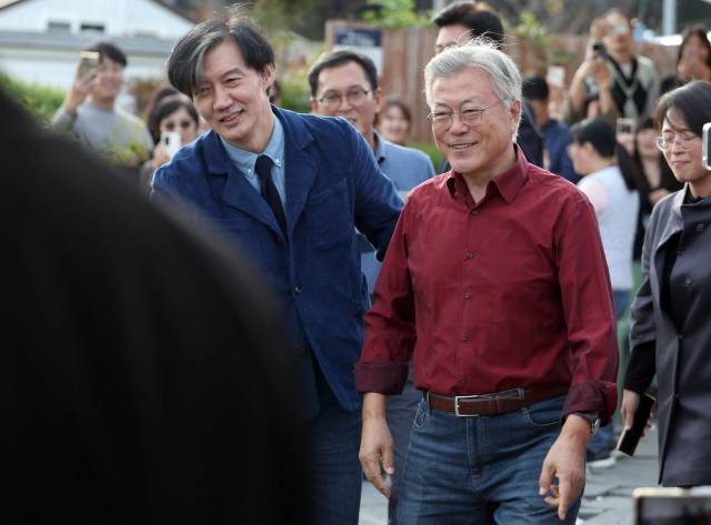 문재인 전 대통령과 조국 전 조국혁신당 대표. 연합뉴스