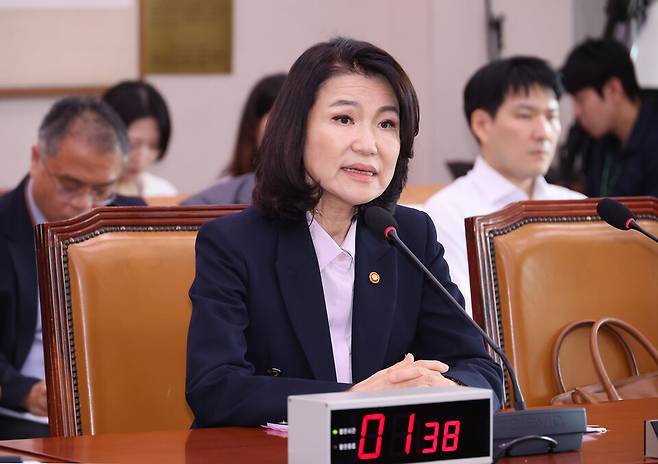 8월1일 서울 여의도 국회에서 방송 3법, 노란봉투법, 상법 등 을 심의하기 위해 열린 법제사법위원회 전체회의에서 이진숙 방송통신위원장이 의원 질의에 답변하고 있다. ⓒ연합뉴스