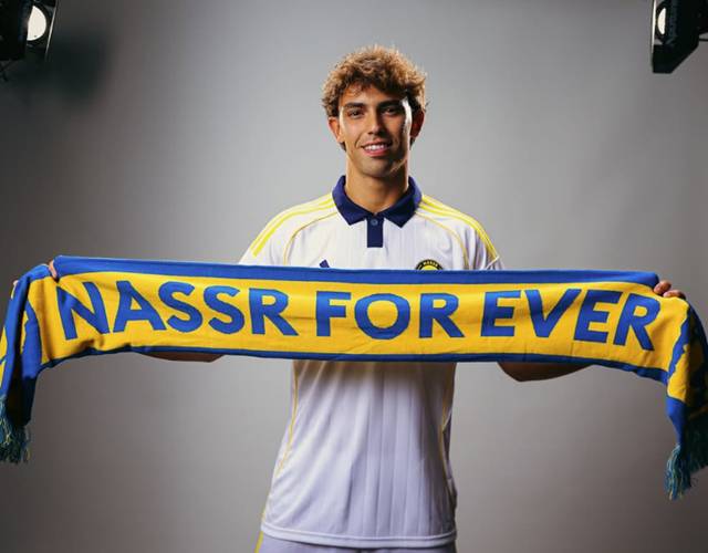 ▲ 주앙 펠릭스가 전성기를 누려야 할 시기에 사우디아라비아 이적을 선택했다. 알나스르는 현재 크리스티아누 호날두가 소속된 팀으로, 포르투갈 대표팀 선후배가 이제는 소속팀에서도 호흡을 맞추게 됐다. 호날두는 유럽을 떠난 후배에게 사우디아라비아가 더 낫다고 주입하는 모양새다. ⓒ 알 나스르