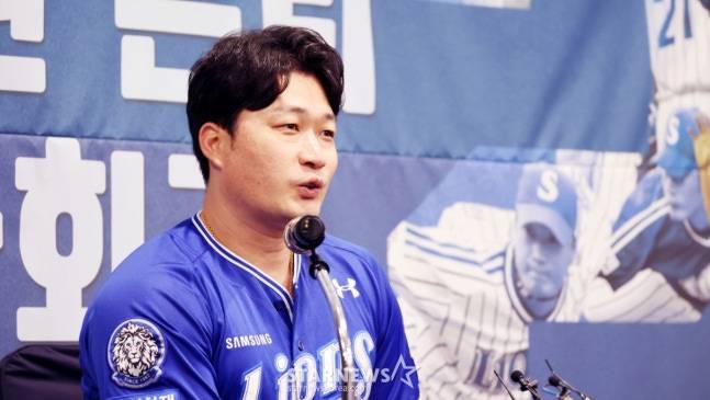 오승환이 7일 자신의 은퇴 기자회견에서 취재진의 질문에 답하고 있다. /사진=강영조 선임기자