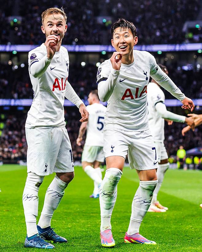 토트넘 시절 제임스 매디슨과 함께 매디슨의 골 세리머니를 하고 있는 손흥민. /사진=B/R풋볼 SNS 캡처