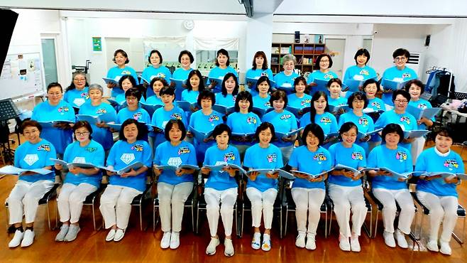 '임영웅 데뷔 9주년 기념' 영웅시대온기합창단, 사랑의열매에 460만원 기부