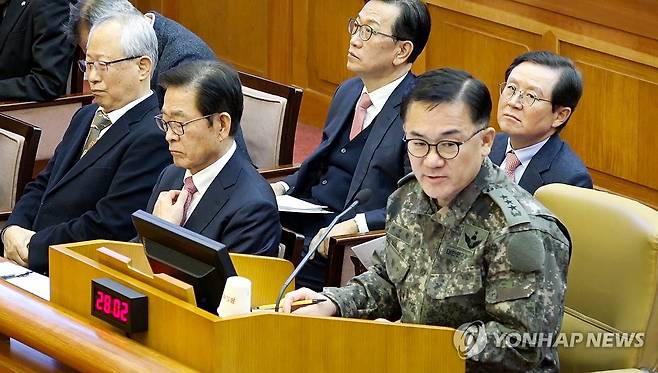 여인형 전 국군방첩사령관 , 탄핵심판 5차 변론 증인출석 (서울=연합뉴스) 여인형 전 국군방첩사령관이 4일 서울 종로구 헌법재판소에서 열린 윤석열 대통령 탄핵심판 5차 변론기일에 증인으로 출석해 발언하고 있다. 2025.2.4 [헌법재판소 제공. 재판매 및 DB 금지] photo@yna.co.kr