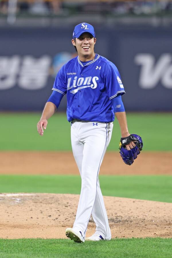 삼성 라이온즈 원태인이 이닝을 끝내고 덕아웃으로 향하고 있다. (사진=삼성 라이온즈)