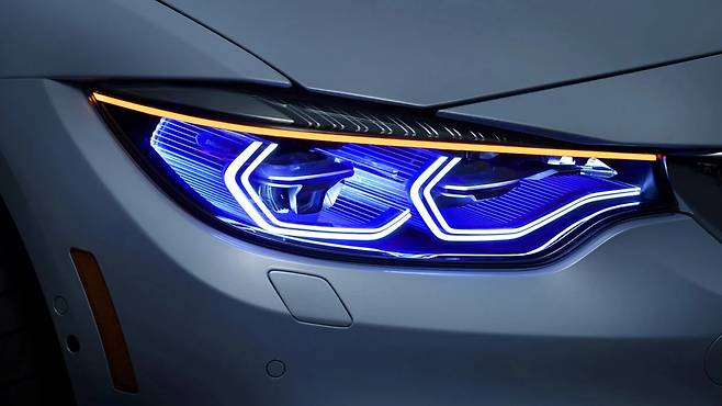 BMW M4 아이코닉 라이트 컨셉 DRL