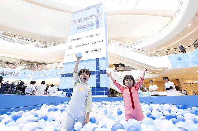 '더 스윔'(The Swim) 2025 팝업스토어. (스타필드 제공).