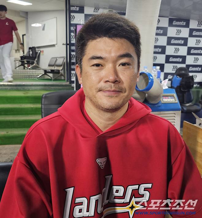 인터뷰에 임한 노경은. 김영록 기자
