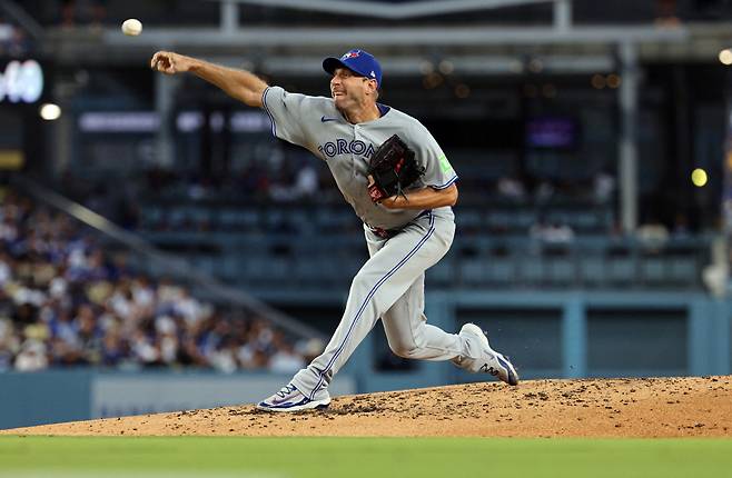 맥스 슈어저가 9일(한국시각) 다저스타디움에서 열린 LA 다저스전에 선발등판해 힘차게 공을 뿌리고 있다. AFP연합뉴스