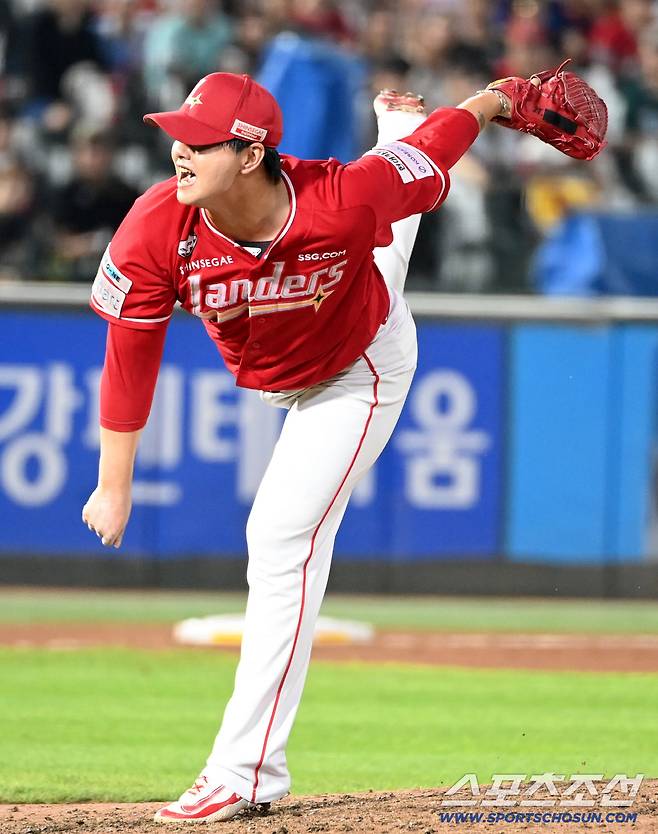 8일 부산 사직야구장에서 열린 SSG와 롯데의 경기, SSG 김민이 역투하고 있다. 부산=허상욱 기자wook@sportschosun.com/2025.08.08/