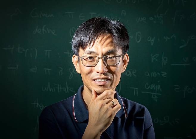 신석우 UC버클리 교수는 세계 수학계의 난제 연구를 이끄는 한국인 수학자다. 그는 수학을 하는 이유로 “인류의 지식이 늘어나는 데 좁쌀만큼이라도 기여한다는 기쁨”을 꼽았다. /이신영 영상미디어 기자