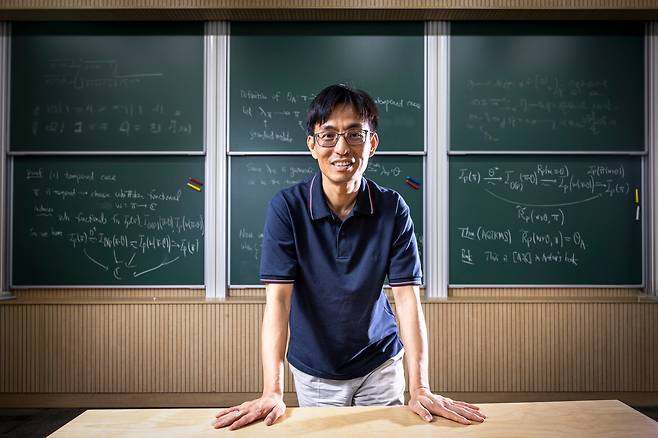 수학자 신석우 교수는 "수학은 영어보다도 더 근본적인 글로벌 공통언어"라고 말했다./이신영 영상미디어 기자