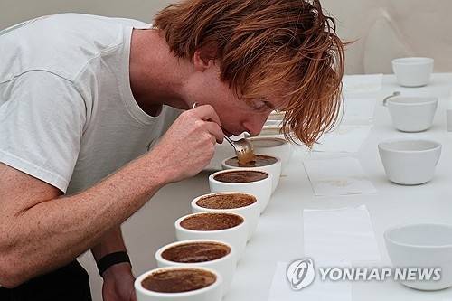 게이샤 커피 시음. EPA 연합뉴스 자료사진