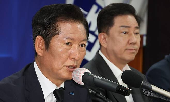 더불어민주당 정청래 대표가 8일 전남 무안군 전남도당에서 취임 후 처음으로 열린 현장 최고위원회의에서 발언하고 있다. 연합뉴스.