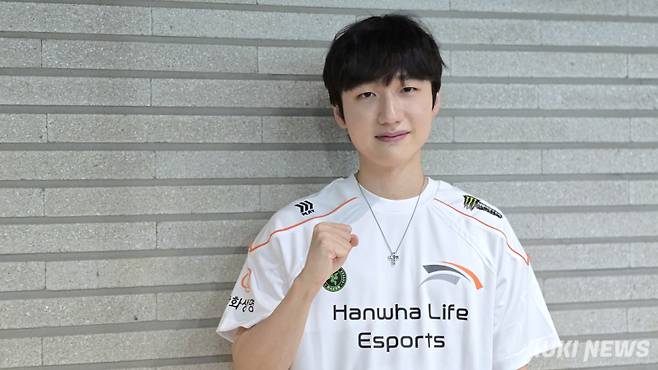 ‘피넛’ 한왕호가 8일 오후 7시 서울 종로구 롤파크 LCK 아레나에서 열린 ‘2025 LCK’ 정규시즌 레전드 그룹 4라운드 KT 롤스터와 경기가 끝난 뒤 쿠키뉴스와 인터뷰하고 있다. 김영건 기자