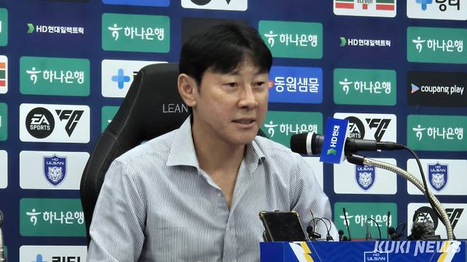 신태용 울산 HD 신임 감독이 9일 오후 7시30분 울산문수축구경기장에서 ‘하나은행 K리그1 2025’ 25라운드 제주 SK와 홈경기 전 공식 기자회견에 임하고 있다. 김영건 기자