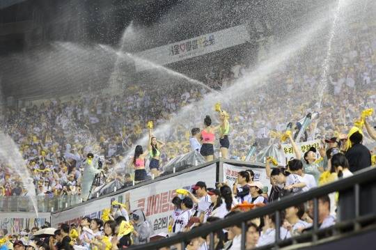 잠실야구장 워터밤. 사진[연합뉴스]